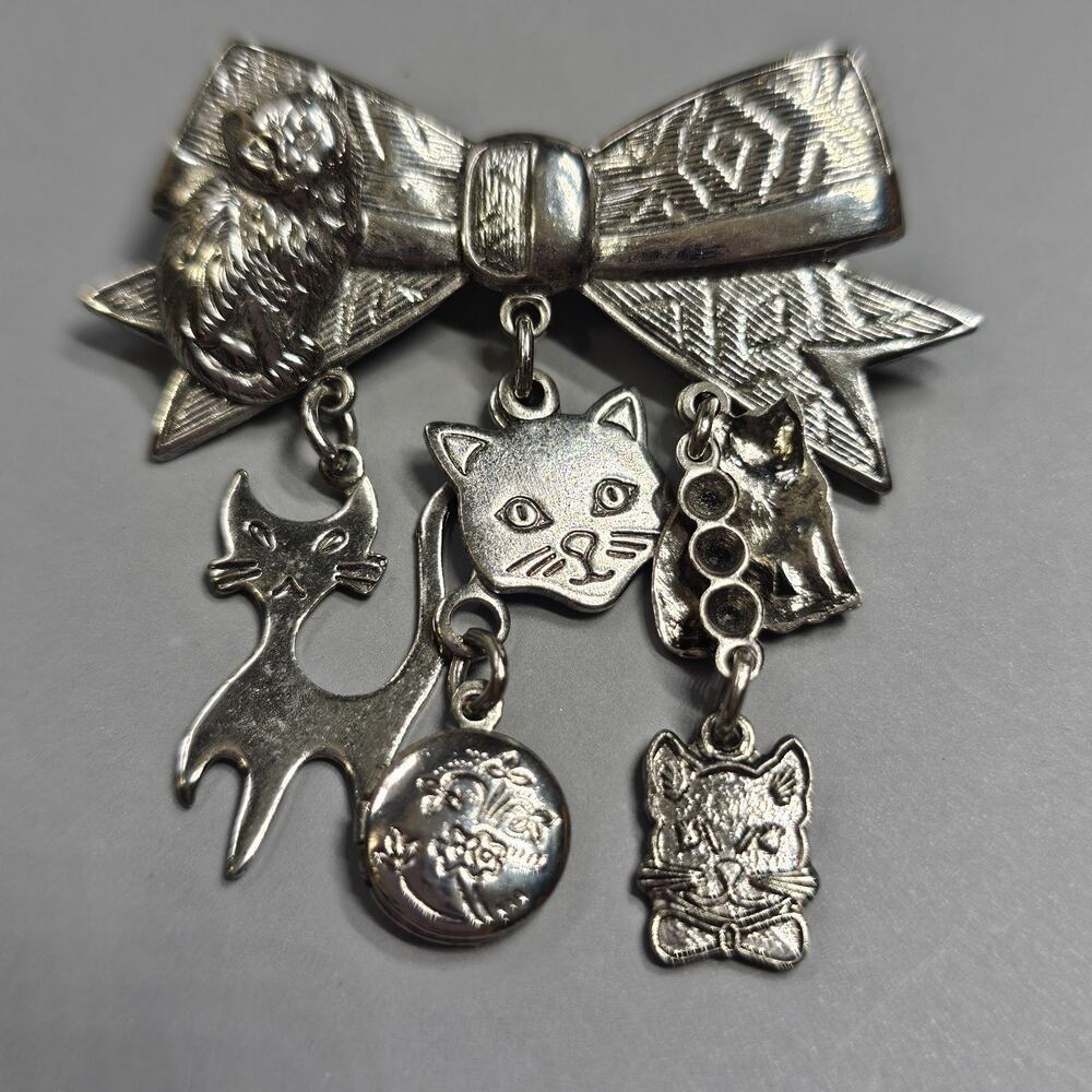 Kitty Cat Brooch Pin Bow Dangle Cats Charms Silvertone Vintage